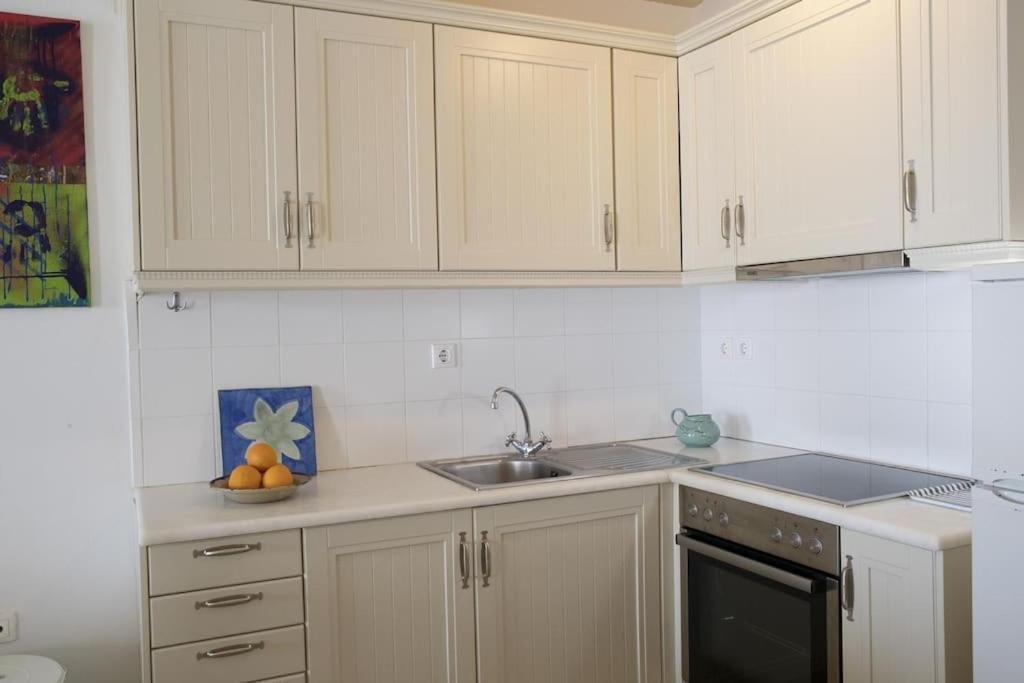 Beachfront 2Br Apartment - Free Parking Livadi  Eksteriør billede